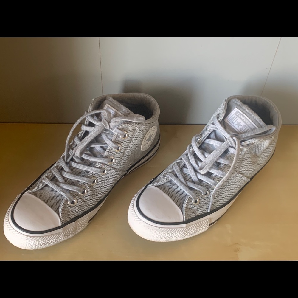 Converse women’s size 8